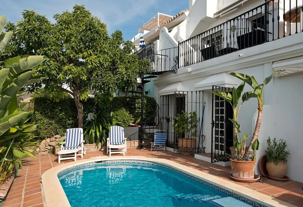 AP149 -Townhouse with pool and roof terrace