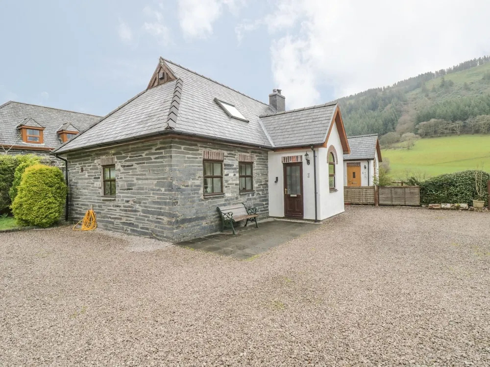2 Stable Cottage