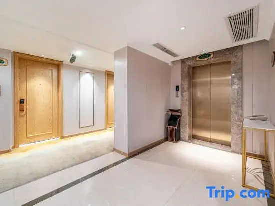 Vienna 3 Best Hotel (Shanghai Qiantan Sanlin Subway Station)