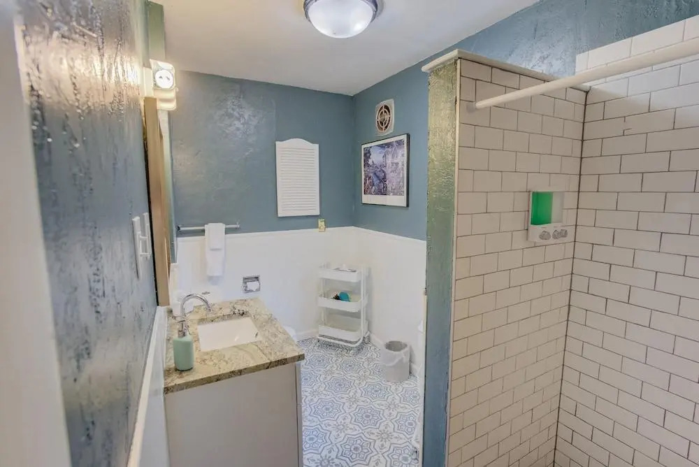 3BR Hot-tub & Dog-friendly Old Colorado City!!