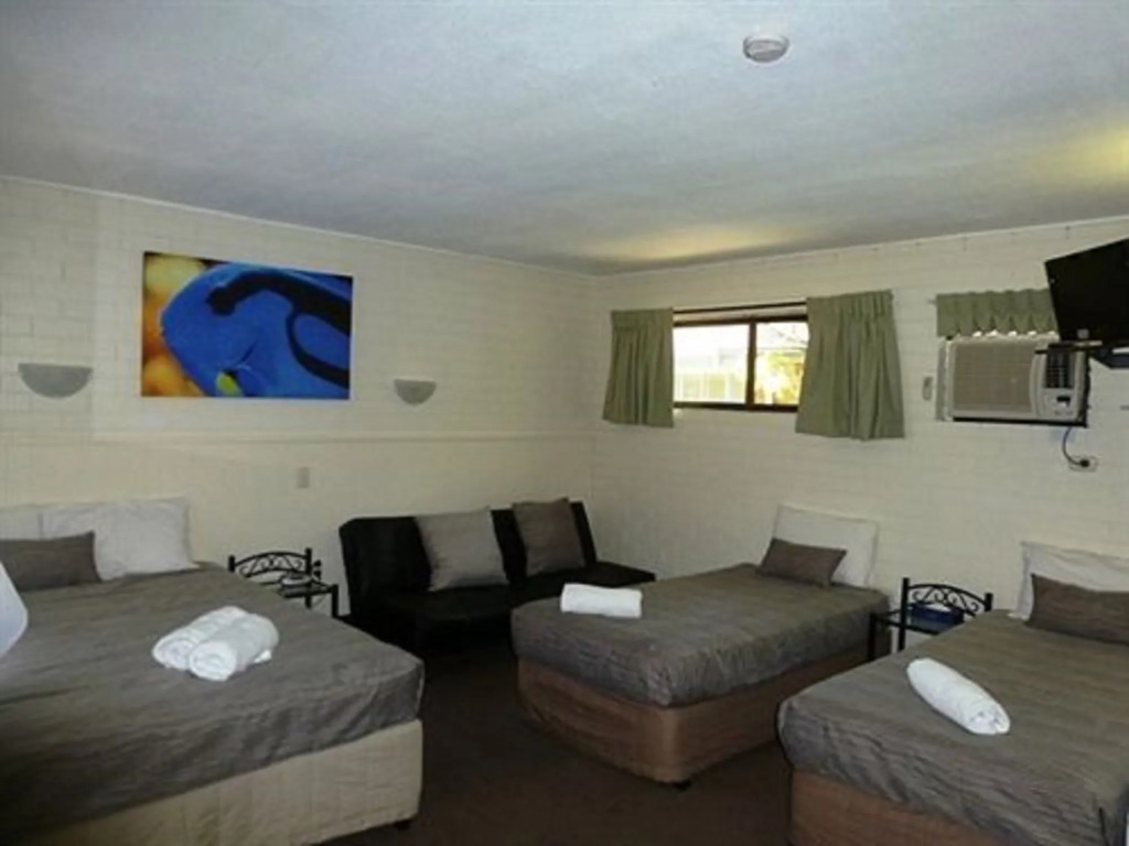 Twin Pines Motel