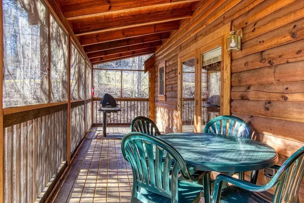 ER259- Country Charm Great Location, Close to town cabin