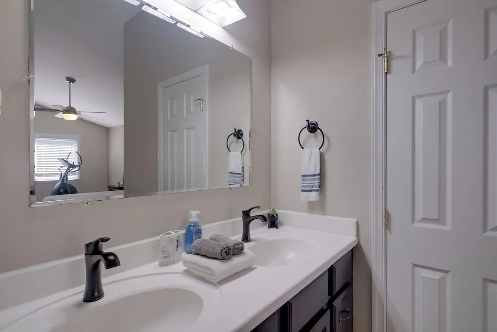 Spacious & Serene Lake Ridge Retreat w/ Game Room!