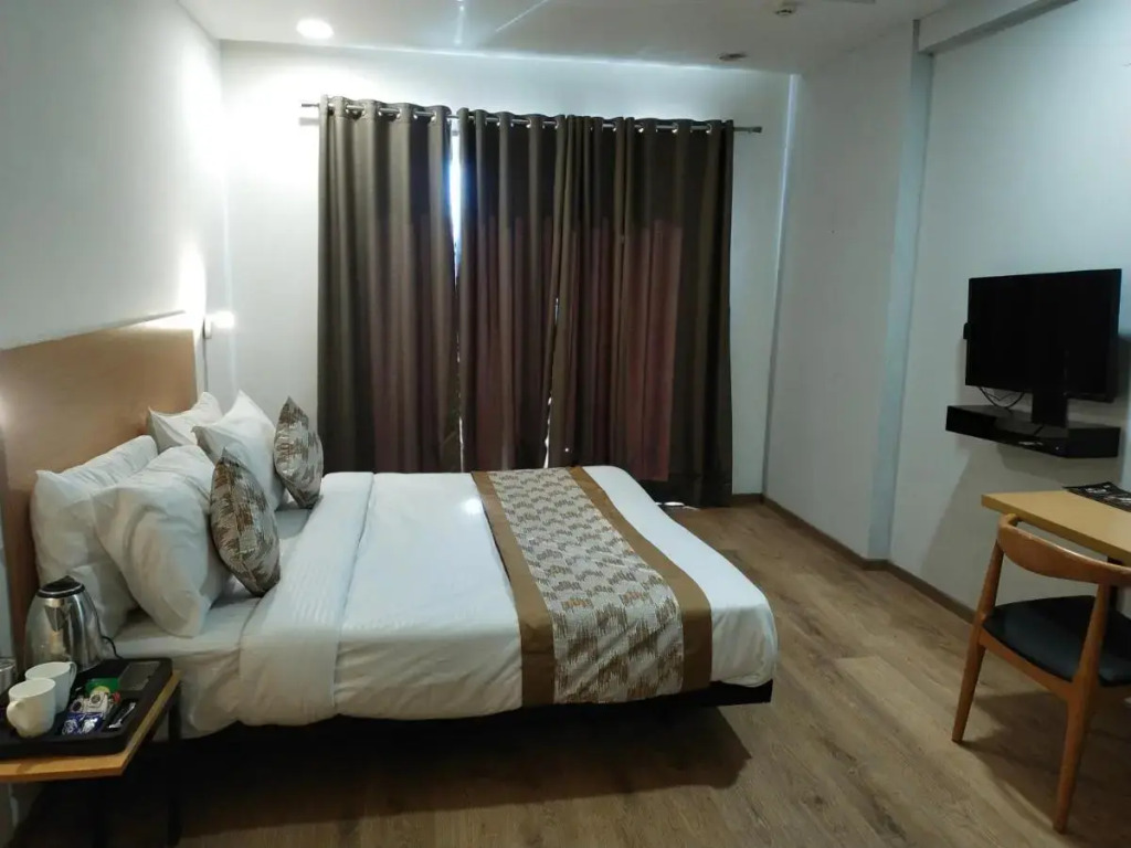 Saltstayz Express - Medicity Near Medanta Hospital