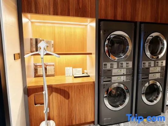 Home Cloud Four Seasons Hotel (Dunhua Chang'an Road Food Street Branch)