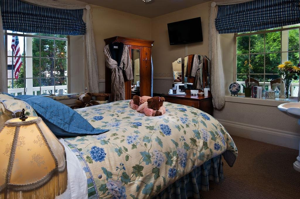 The Groveland Hotel