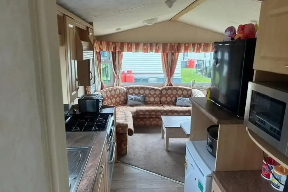 2-bed -sleeps 4 - Parking - Pets - 5 Mins to Beach