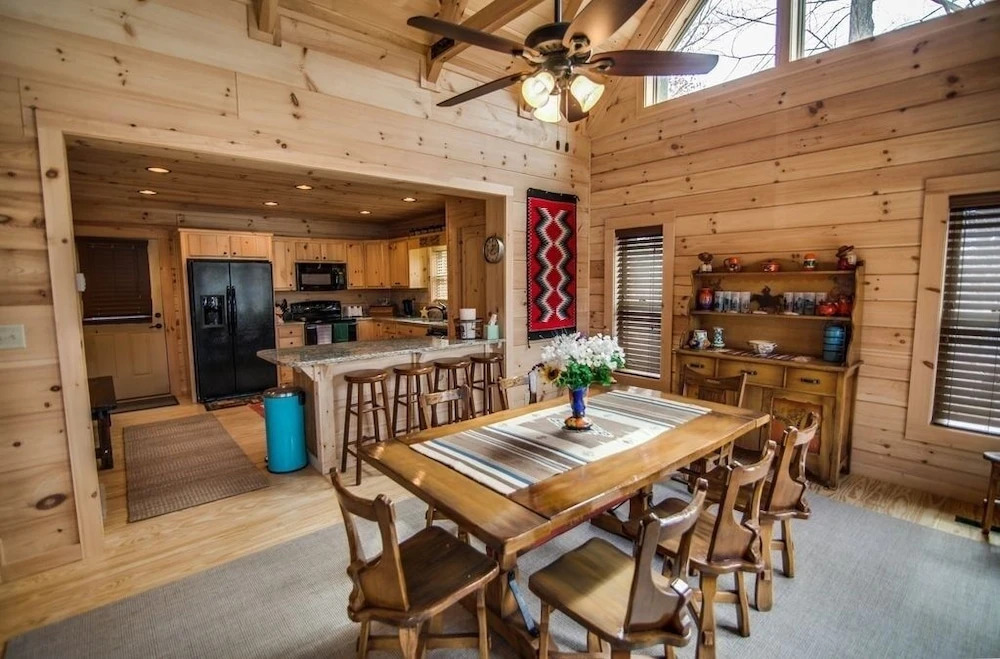 Large Lakefront Cabin W/kayaks And Boathouse 5 Bedroom Home