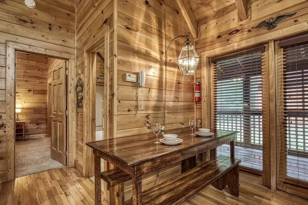 ER66 - Lil Bit of Heaven - Great location, Close to all the action! cabin
