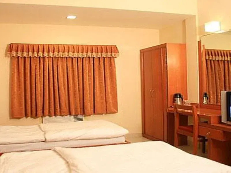 Hotel G Shy