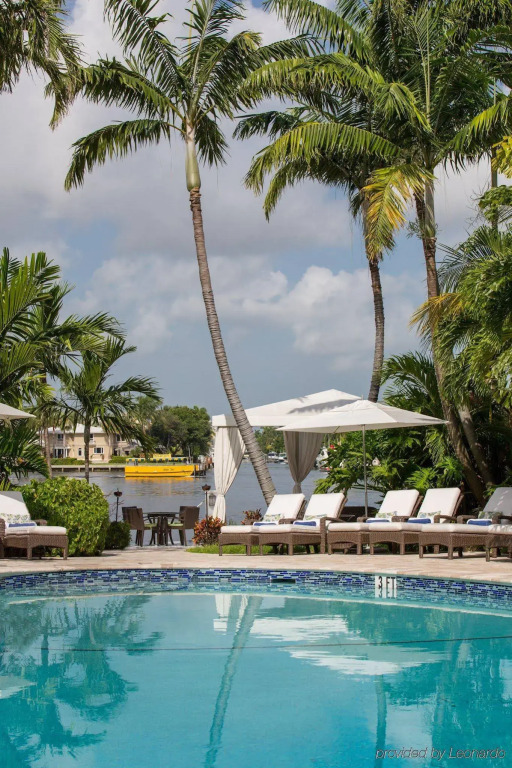 The Pillars Hotel & Club