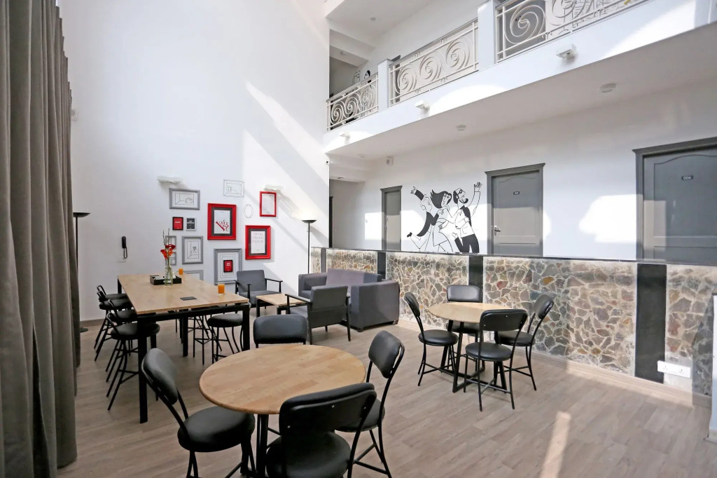 OYO Townhouse 020 Huda Metro South City 1