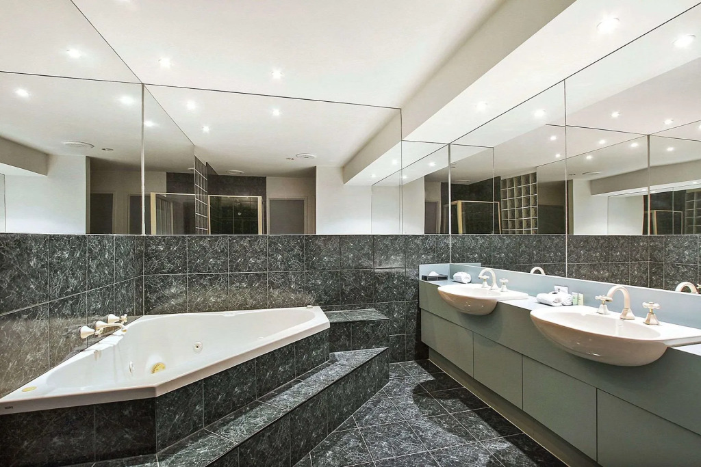 Knox International Hotel and Apartments