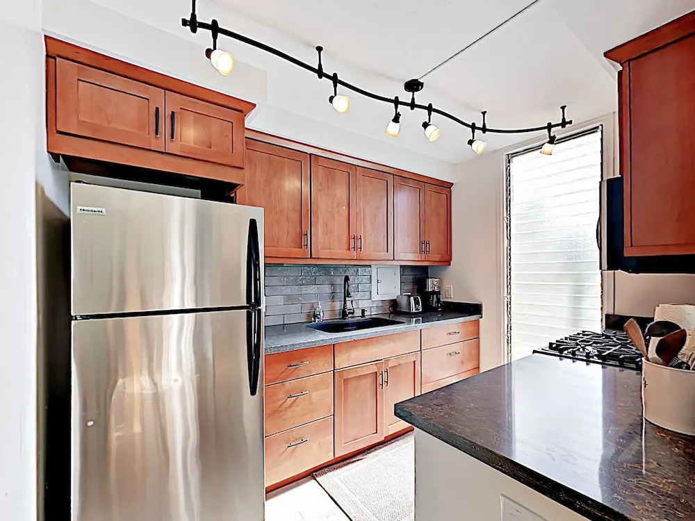 Sunny 1br W/ Pool & Balcony - Walk 5 Minutes To Beach 1 Bedroom Condo