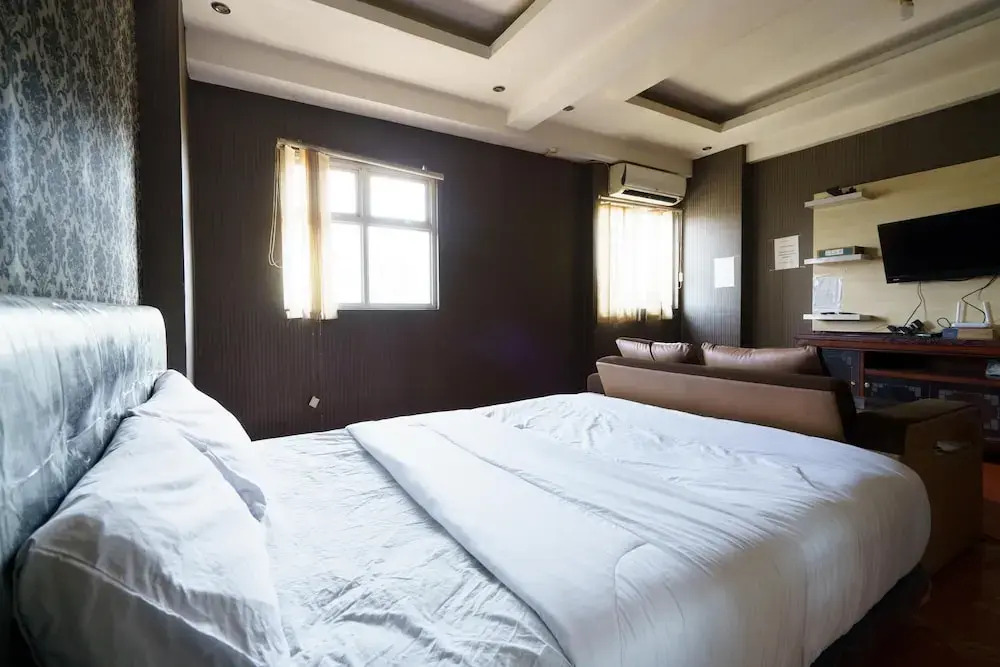 OYO 94238 The Suite Metro Apartment By Riz Living
