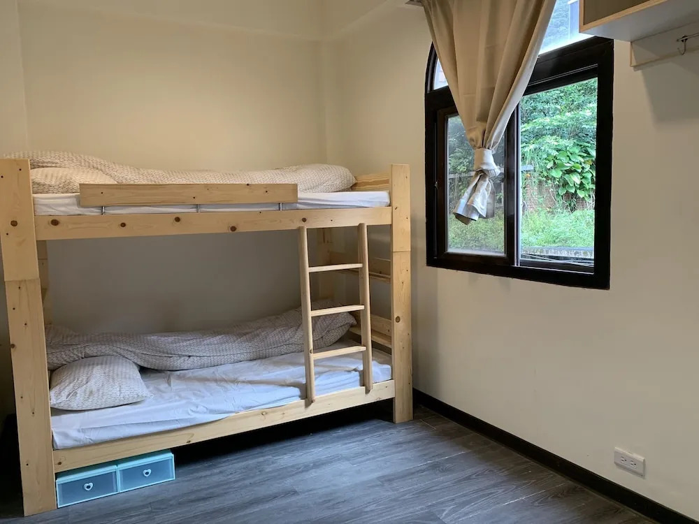 Corner 284-Hostel