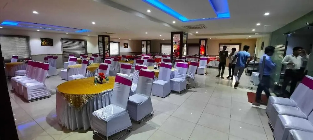 Airport Hotel Mahal