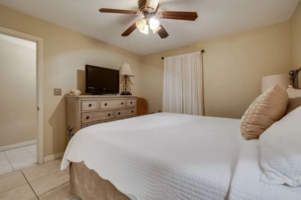 Pelican Beach 102 1 Bedroom Condo