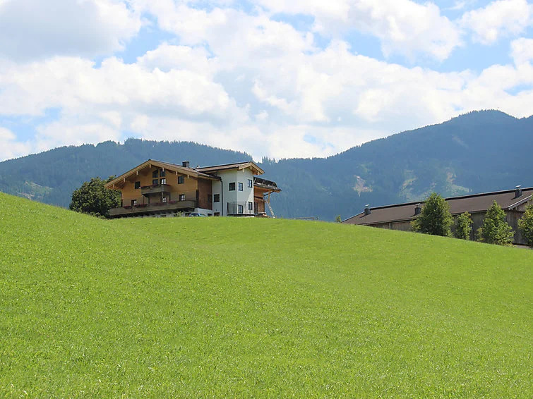 Apartment Kitzsteinhorn by Interhome