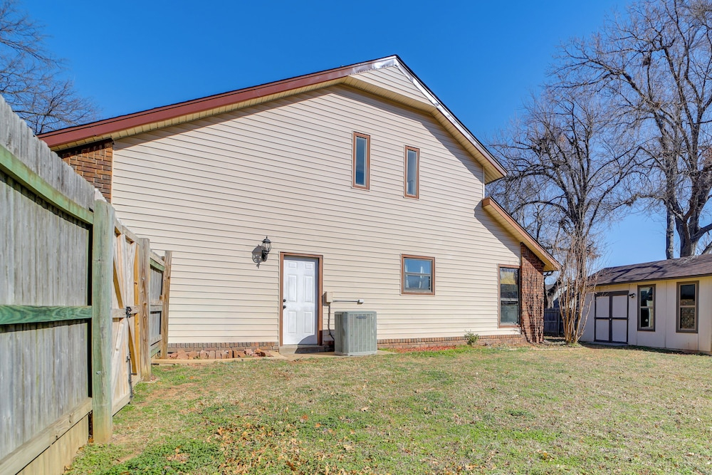 Groups Welcome, Central Location! Tulsa Gem + Yard