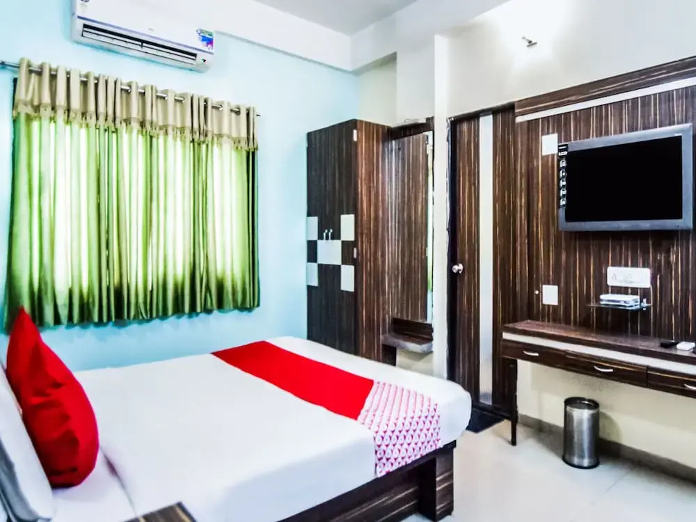OYO 15650 Tourist Inn