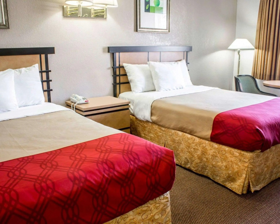 Econo Lodge Inn & Suites Colonie Center Mall