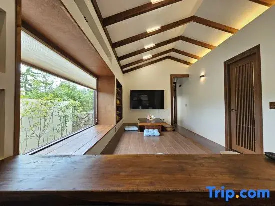 Ladena Jeju