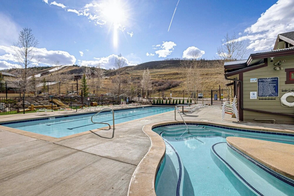 Granby Home w/ Hot Tub + Ski, Golf & Pool Access