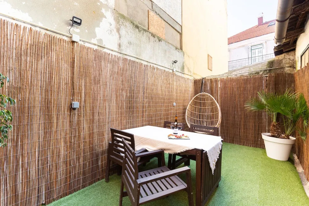 Bairro Alto Bronze of Art Apartments