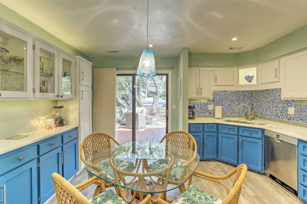 Walk to Ocean: North Myrtle Beach Townhome!