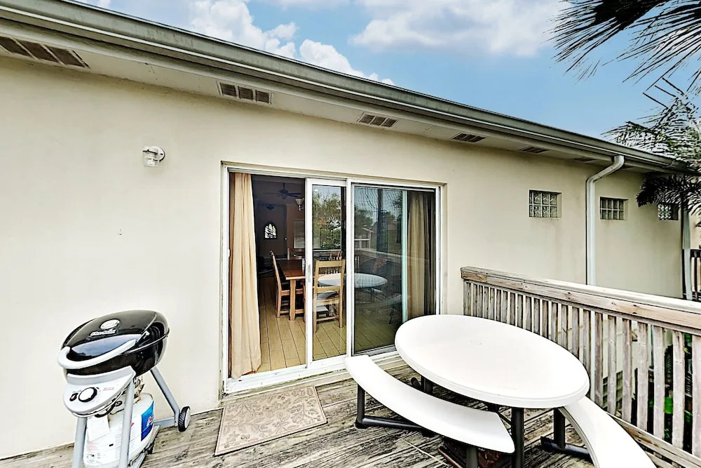 New Listing! Updated All-suite Getaway W/ Grill 2 Bedroom Condo
