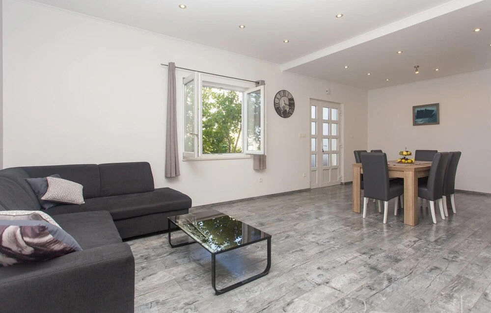 Amazing Apartment in Podstrana With 3 Bedrooms, Wifi and Outdoor Swimming Pool