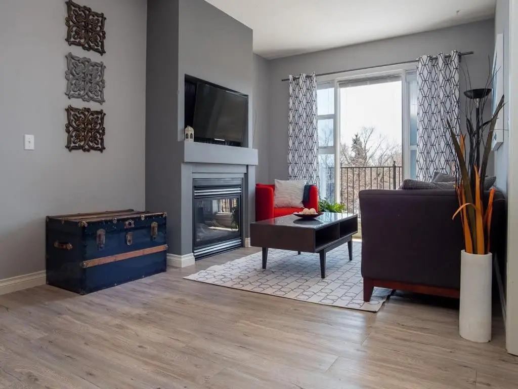 Comfy Home Office Condo w Parking Balcony Coffee