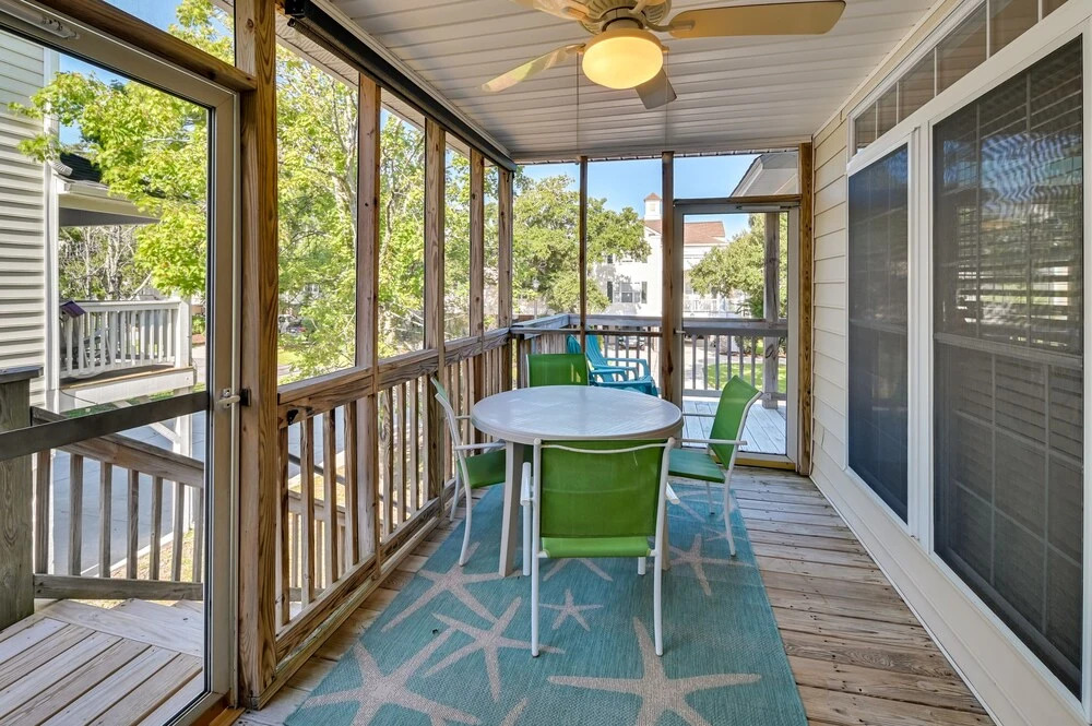 Walk to Ocean: Family Home in Surfside Beach