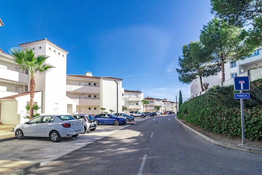 Jm2.b2 - Modern 2 Bed apt With Amazing sea Views