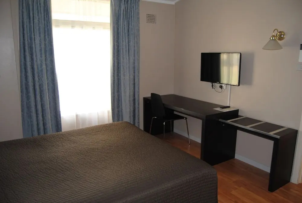 Airlie House Motor Inn