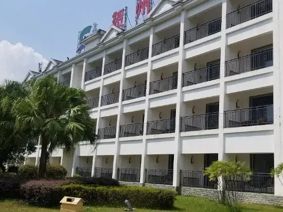 Hot Spring Forest Holiday Hotel