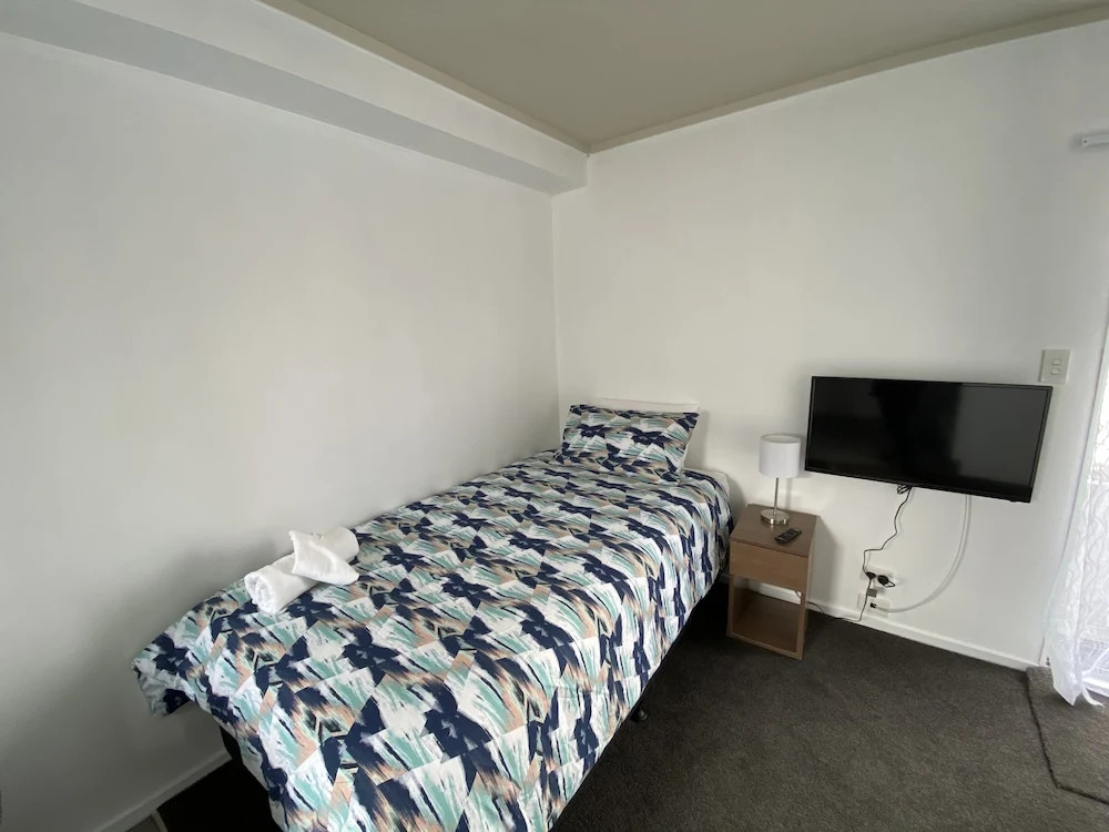Summer Inn Motel - Newly Renovated