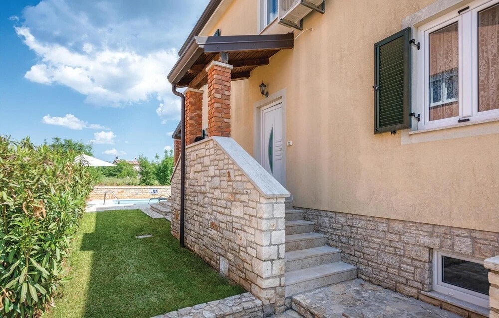 Nice Home in Lovrecica With Wifi and 3 Bedrooms