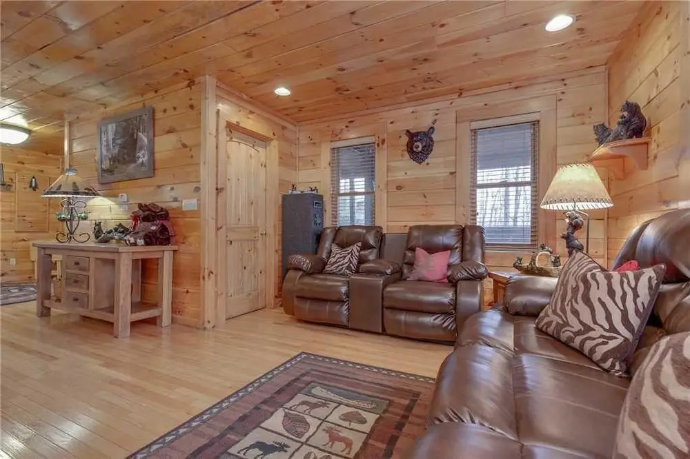Bear Paws - Two Bedroom Cabin