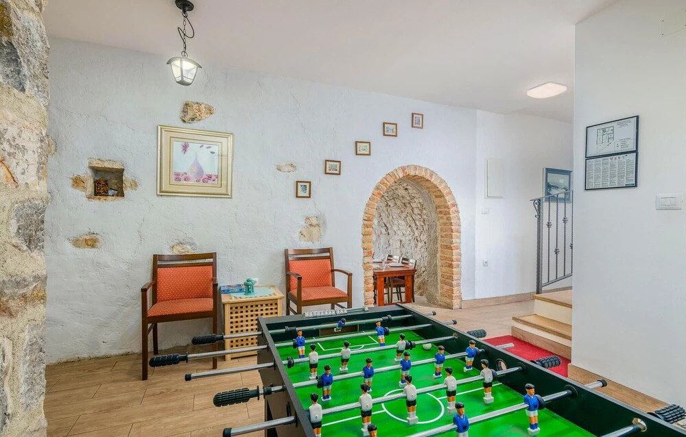 Nice Home in Pinezici with Hot Tub, WiFi & 4 Bedrooms