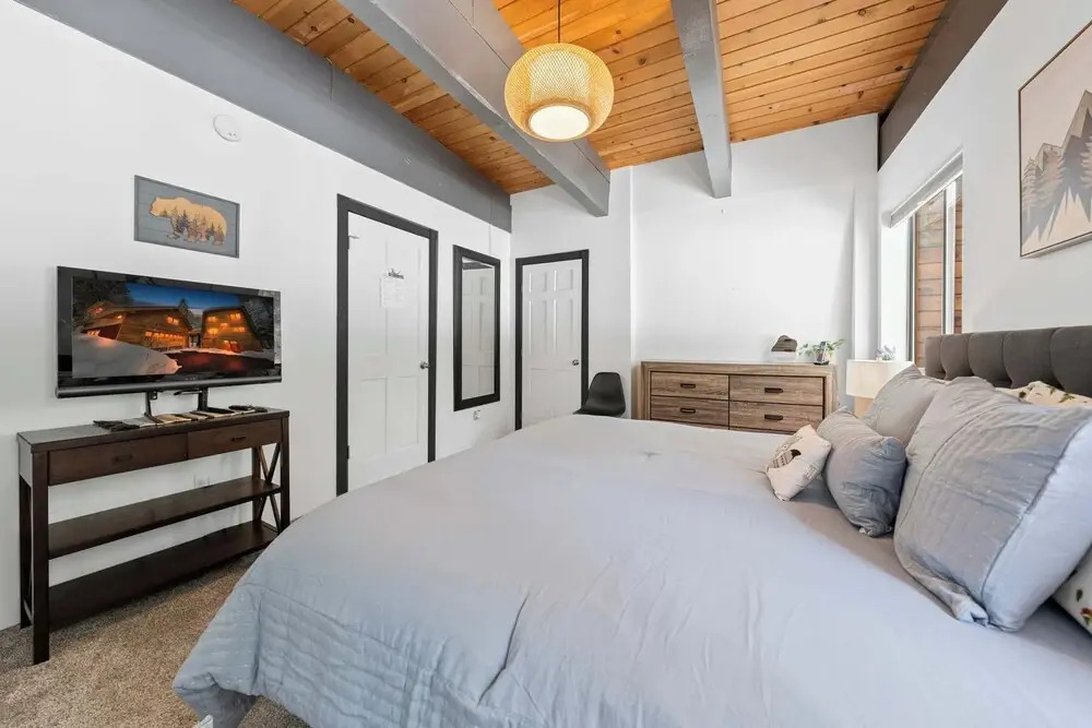 Tahoe City Retreat For 8!