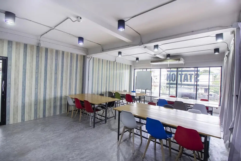 OYO 705 Hostel@seatzstation