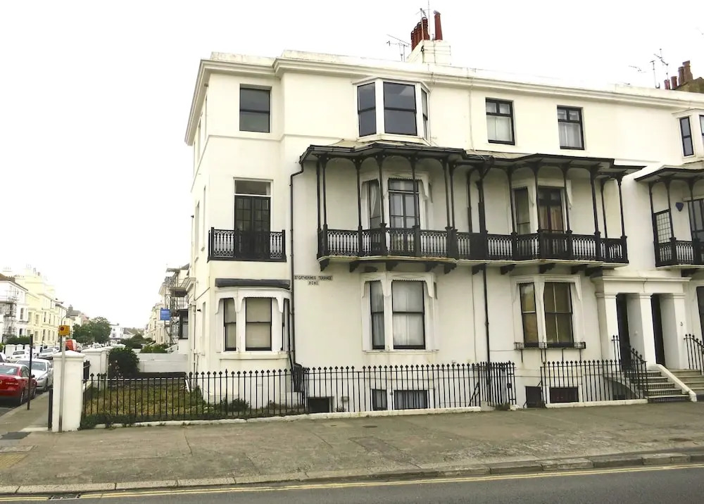 Brighton Getaways-Beach View