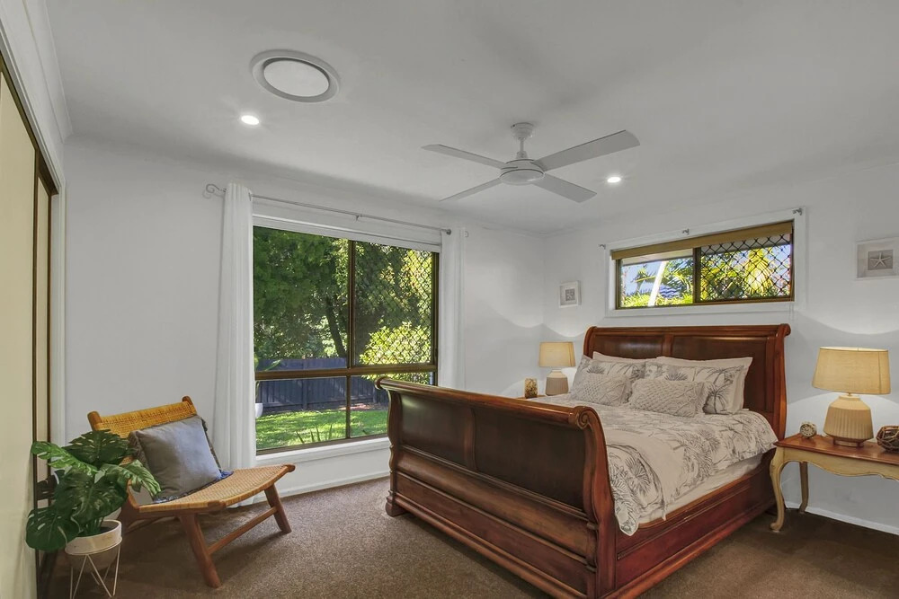 Endless Summer Beach Retreat-pet friendly, walk to shops