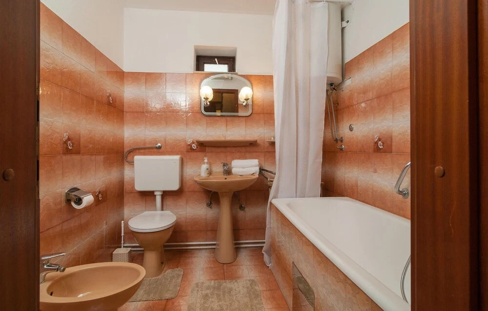 Beautiful Home In Pucisca With House Sea View