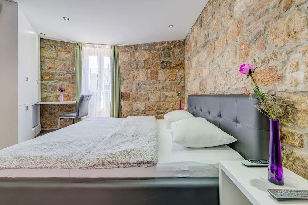 Split Suites centre rooms Olga & Petra