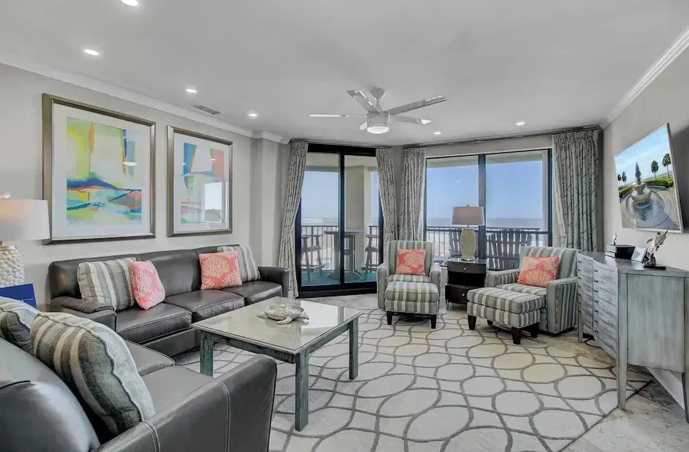 502 Summerhouse by Avantstay Ocean Front Condo w/ Community Pool Access
