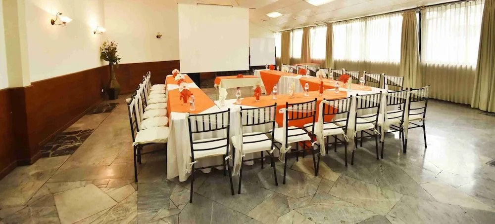 Hotel Montecarlo - Piscina & Desayuno Buffet Incluido