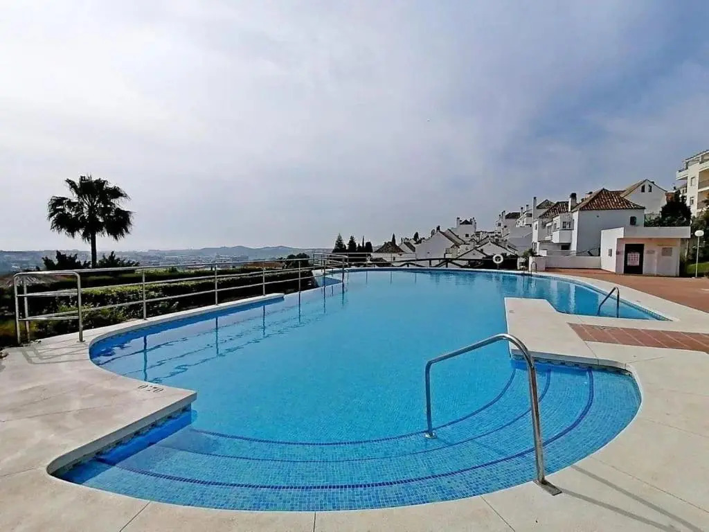 Luxury apartment with sea views in golf area.